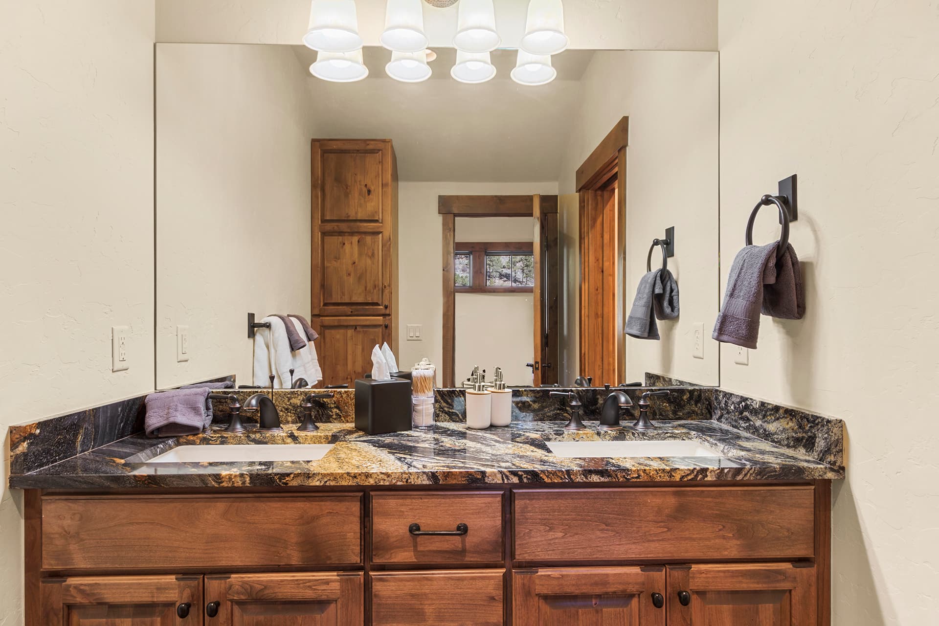 Twin Peaks Lodge - Image 32