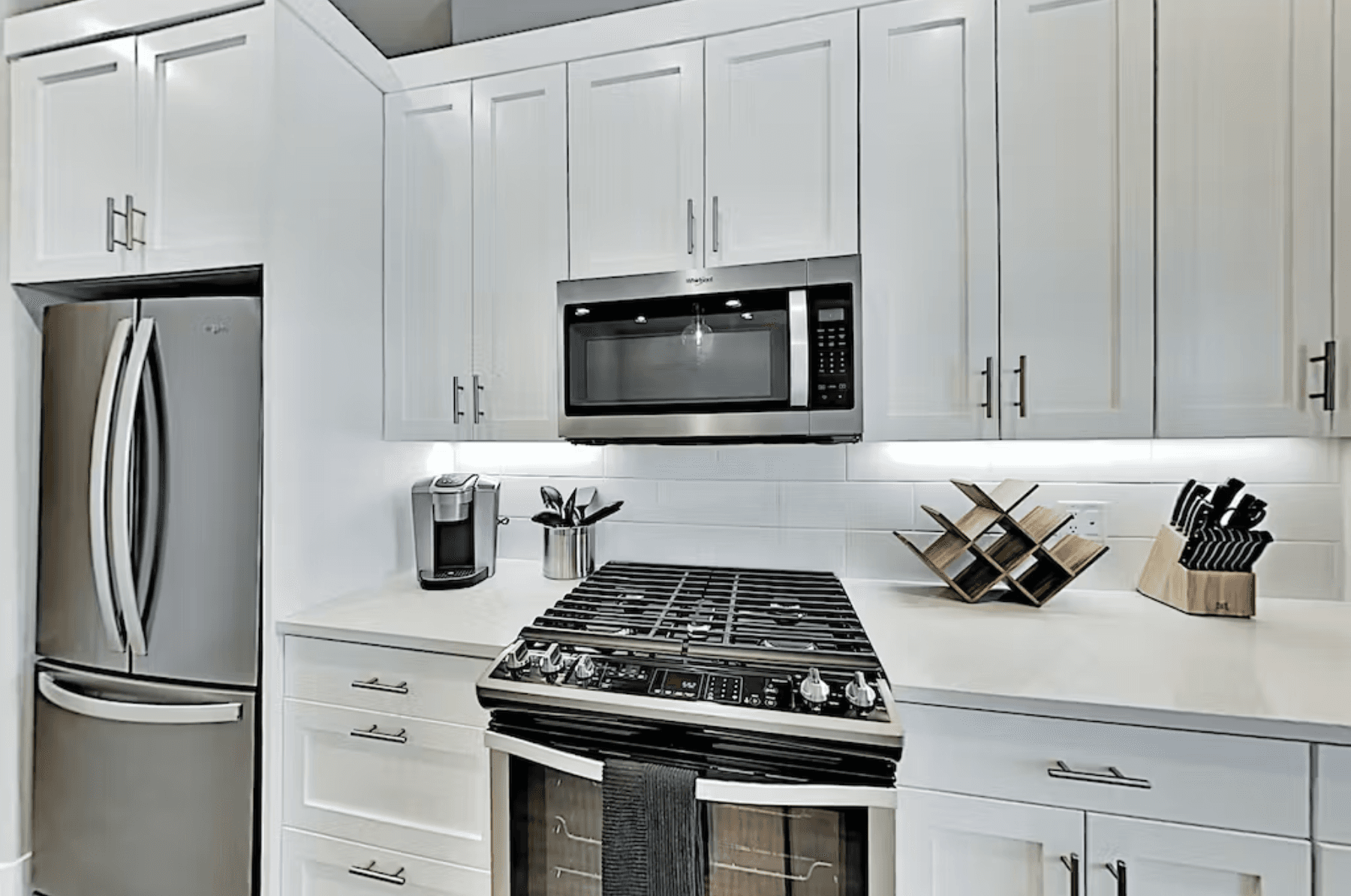 Sleek Beach Home - Image 12