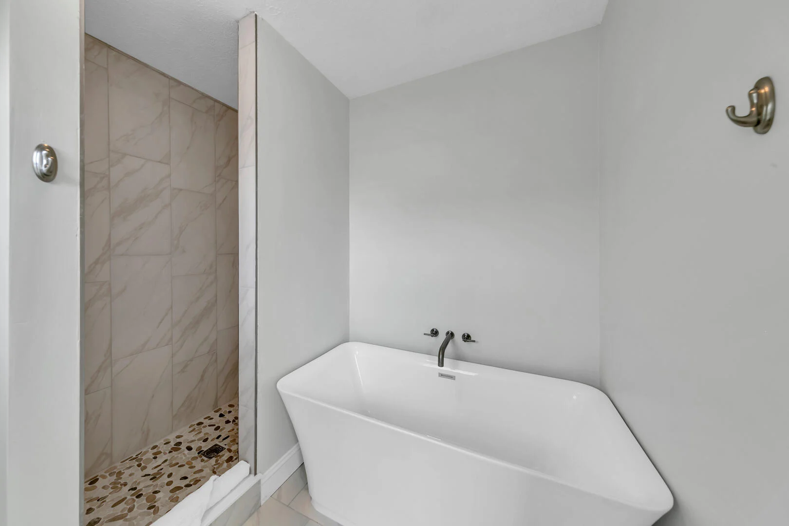 Rainbow Fish Home - Image 29