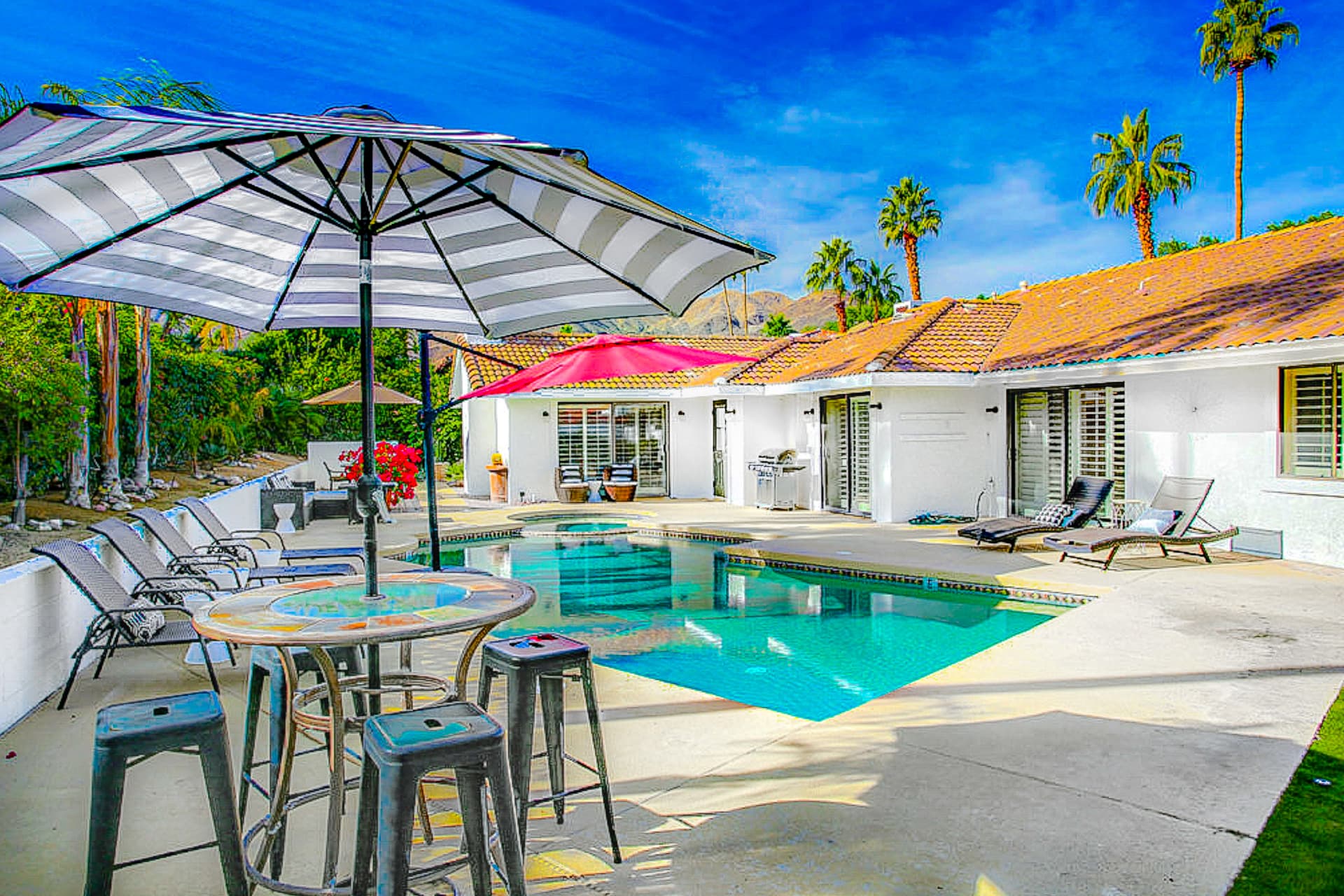 El Paseo Modern House - Image 2