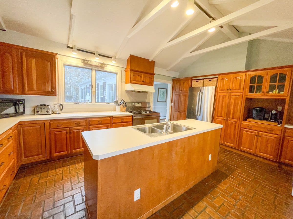 Queen's Landing - Image 5