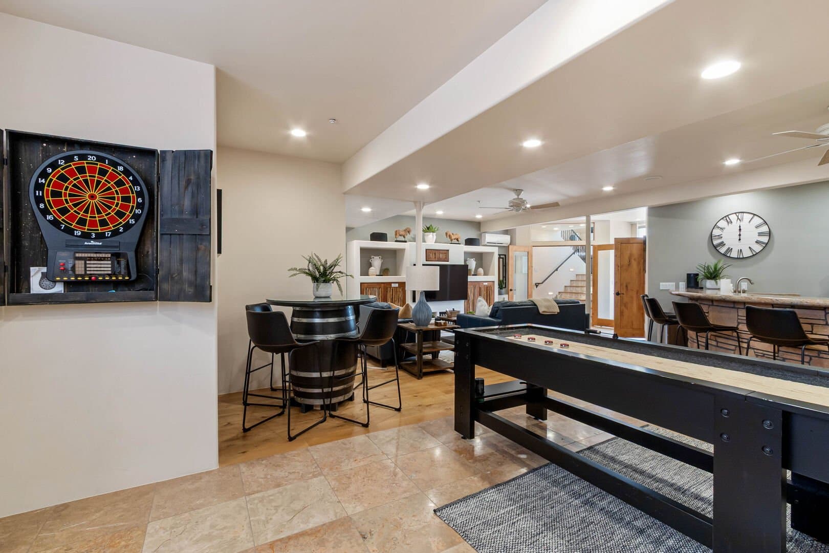 West Chateau - Image 44