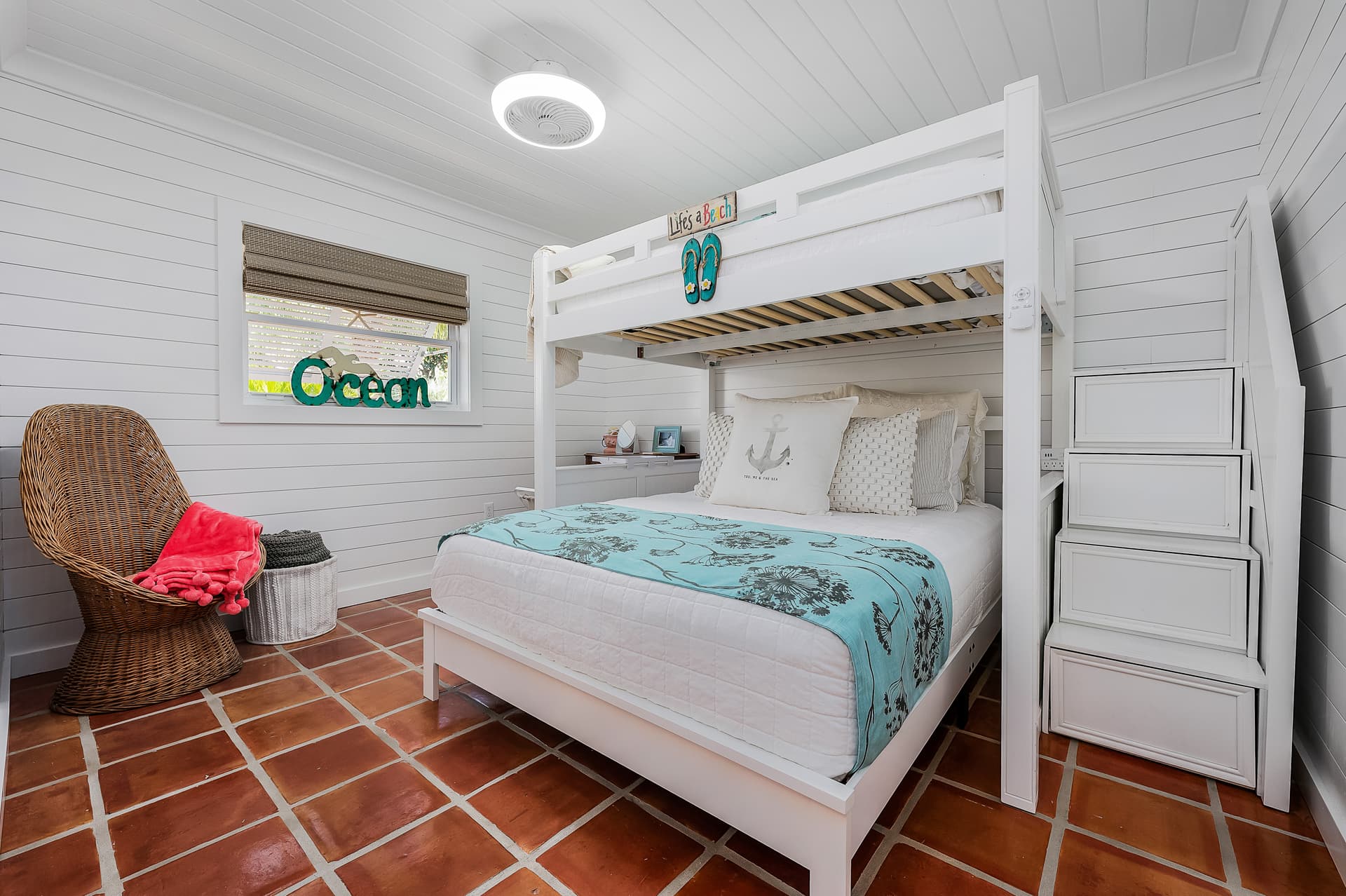 Seaview Hideaway House - Image 22