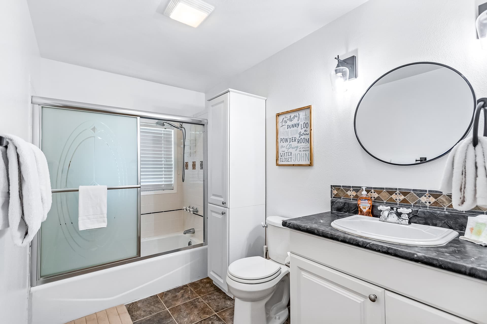 Lake View Getaway - Image 9