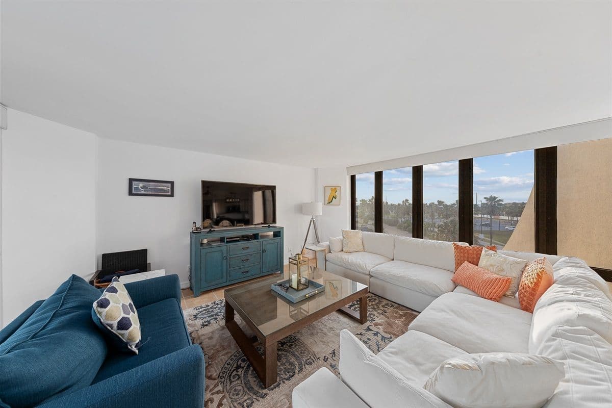 Bridgepoint Residence - Image 3