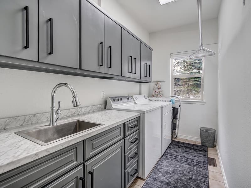 Lakeshore Luxury Chalet - Image 48