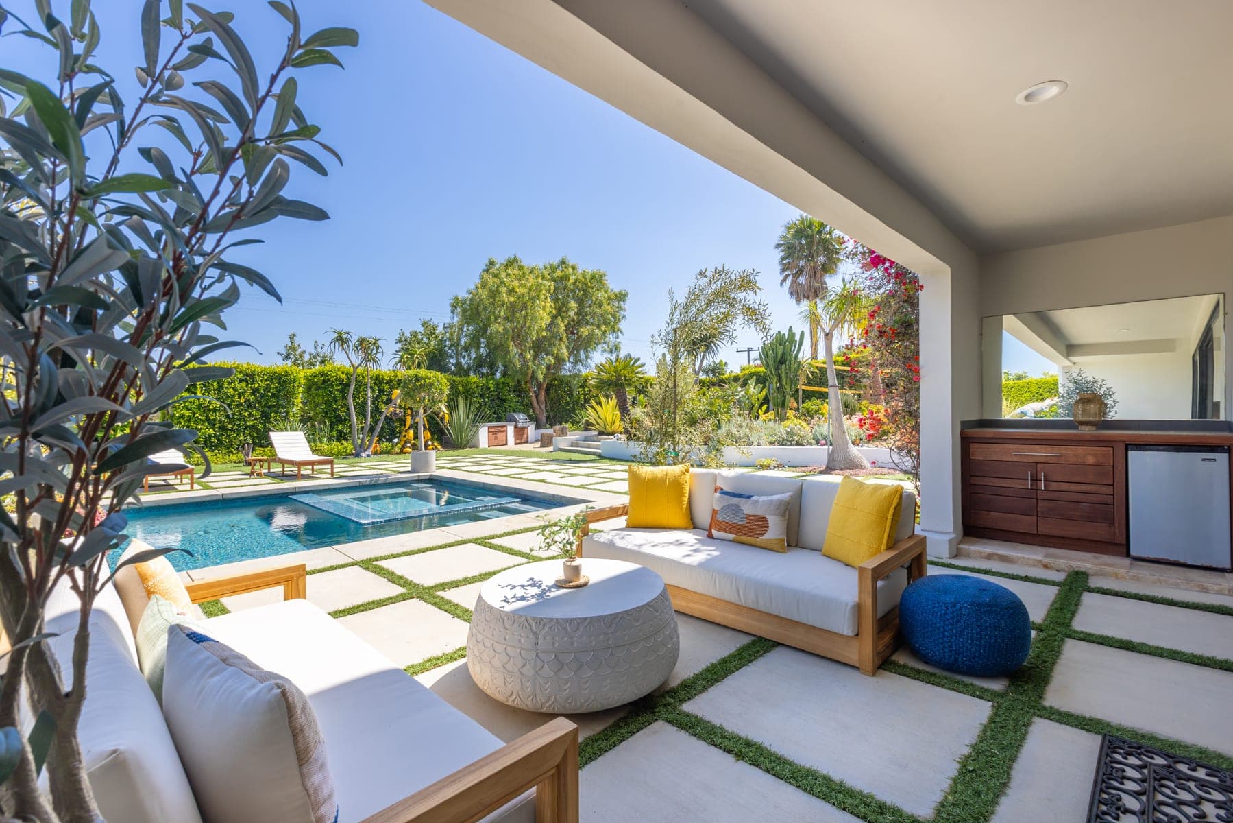 Malibu Sunset Oasis - Image 10