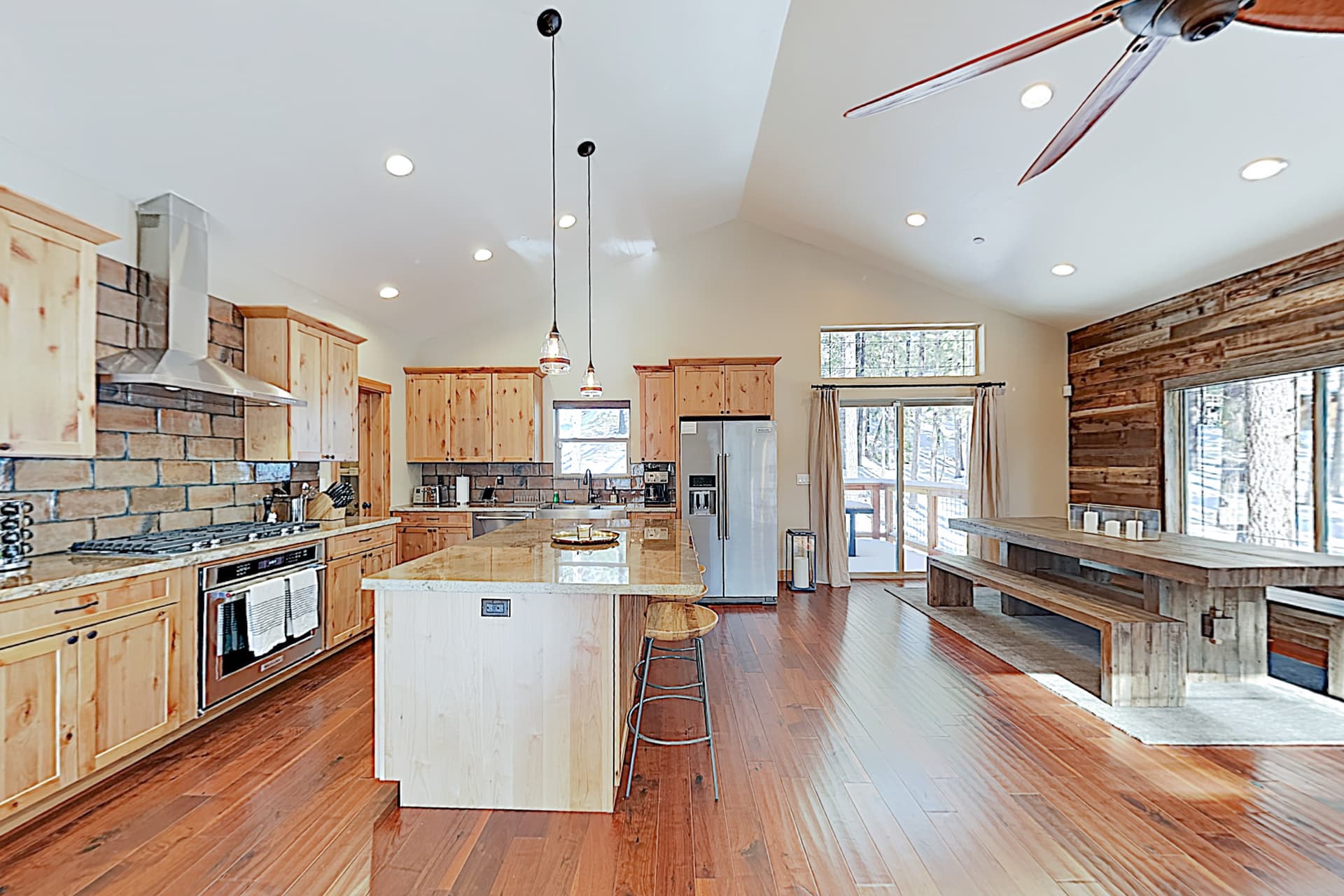 Luxury Mountain Retreat House - Image 3