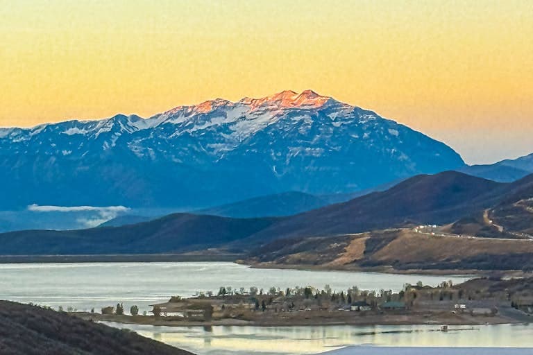 Luxury Hideout Overlook - Image 35