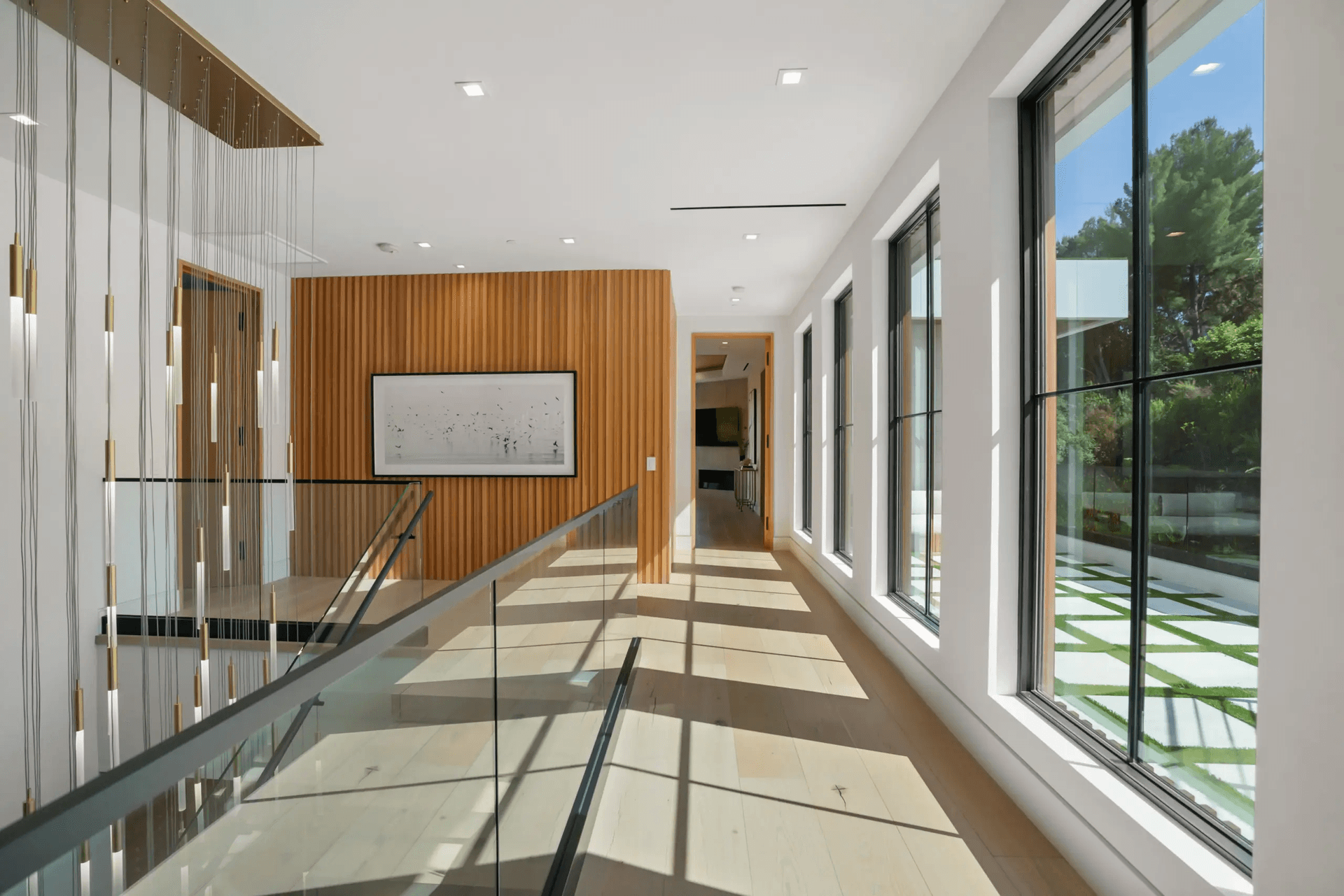 Linda Flora - Image 40