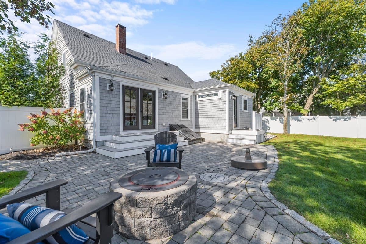 Cross Street Retreat - Image 19