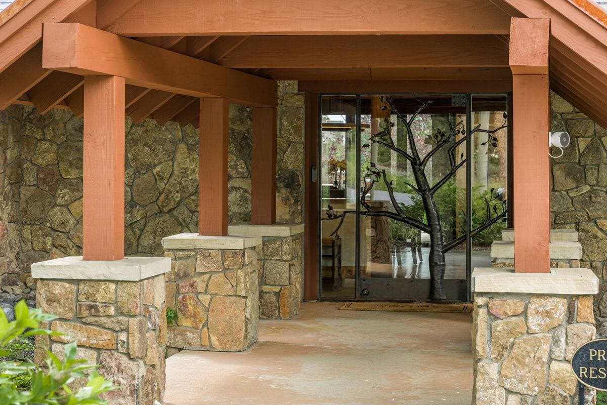 Four Sisters - Image 16