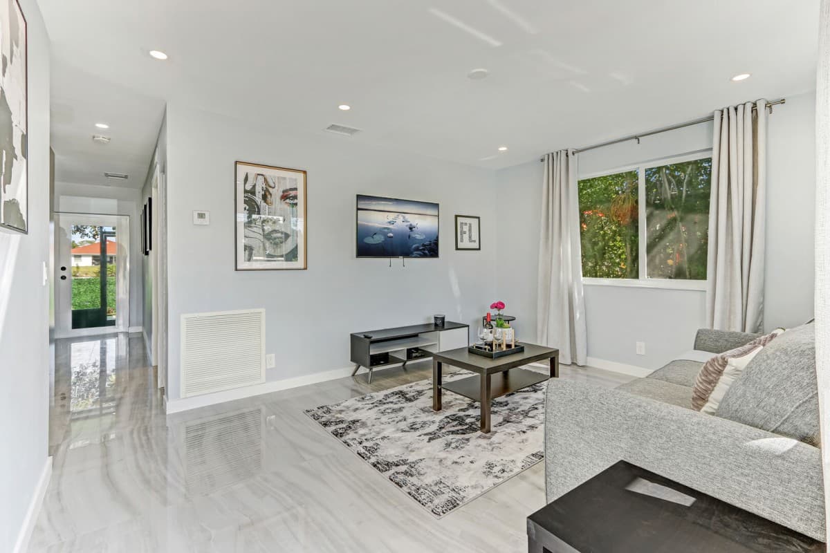 Hallandale Beach Home - Image 9