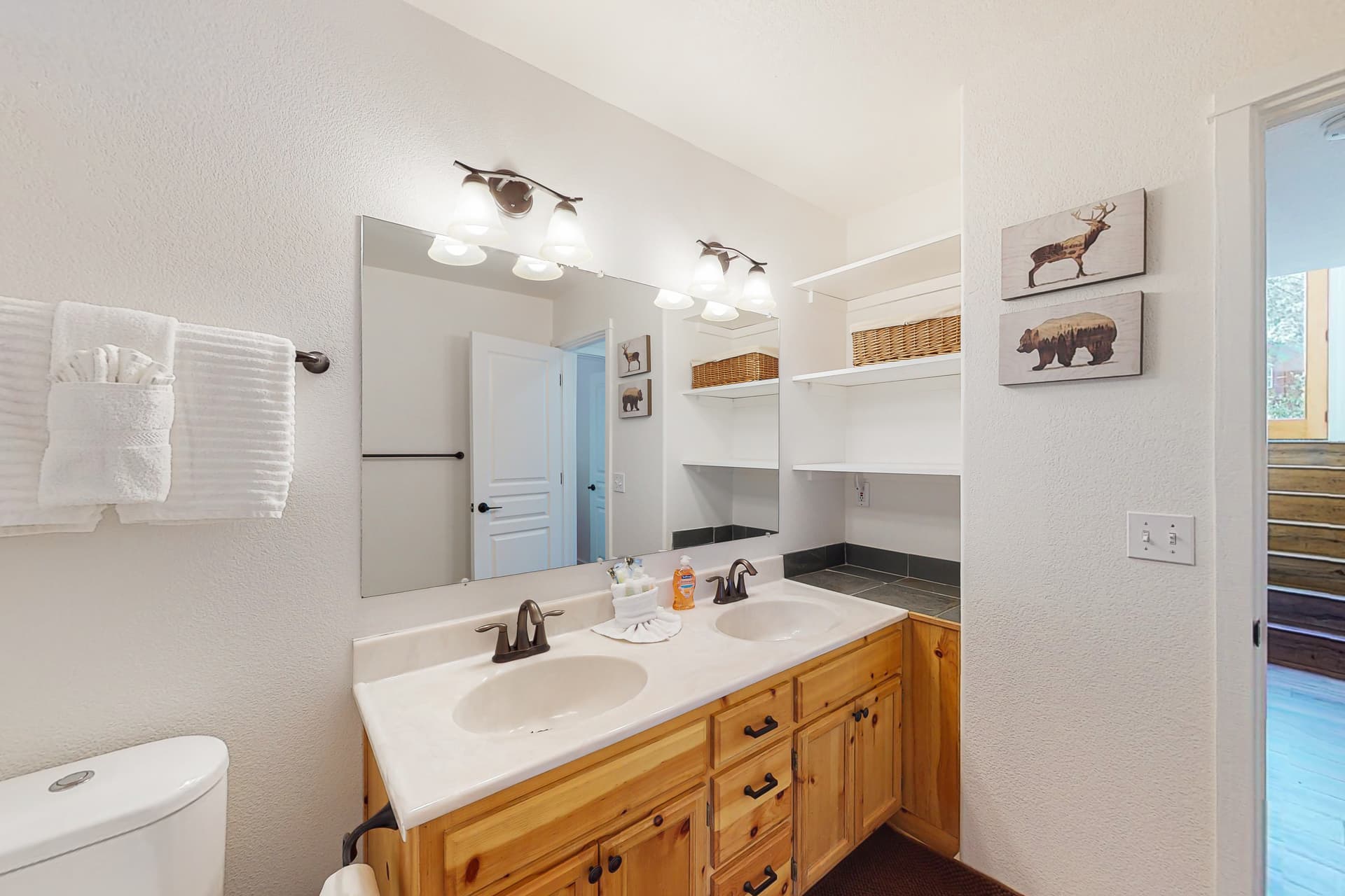 Trout Creek Retreat Home - Image 17