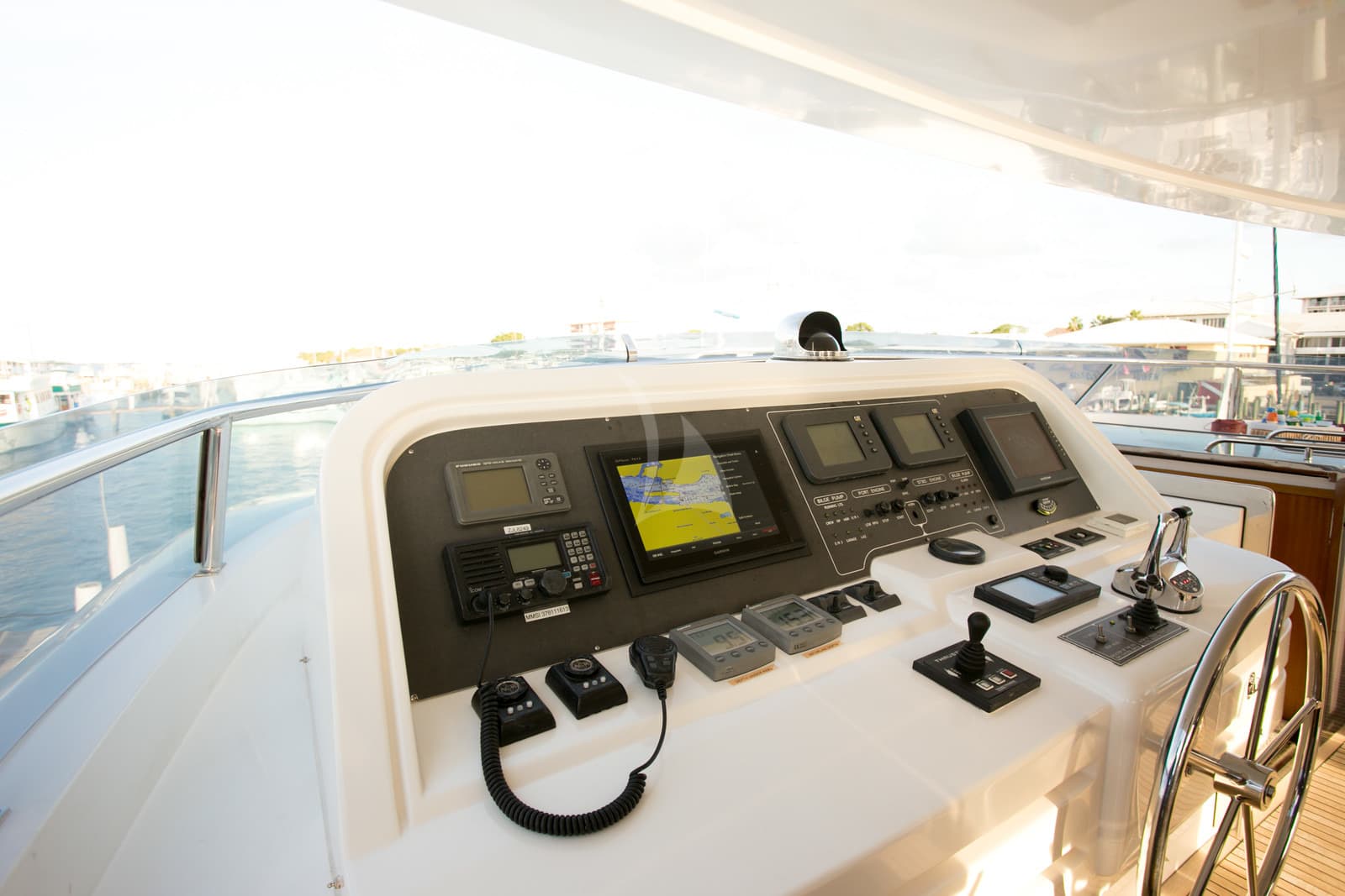 Beachfront Yacht - Image 12