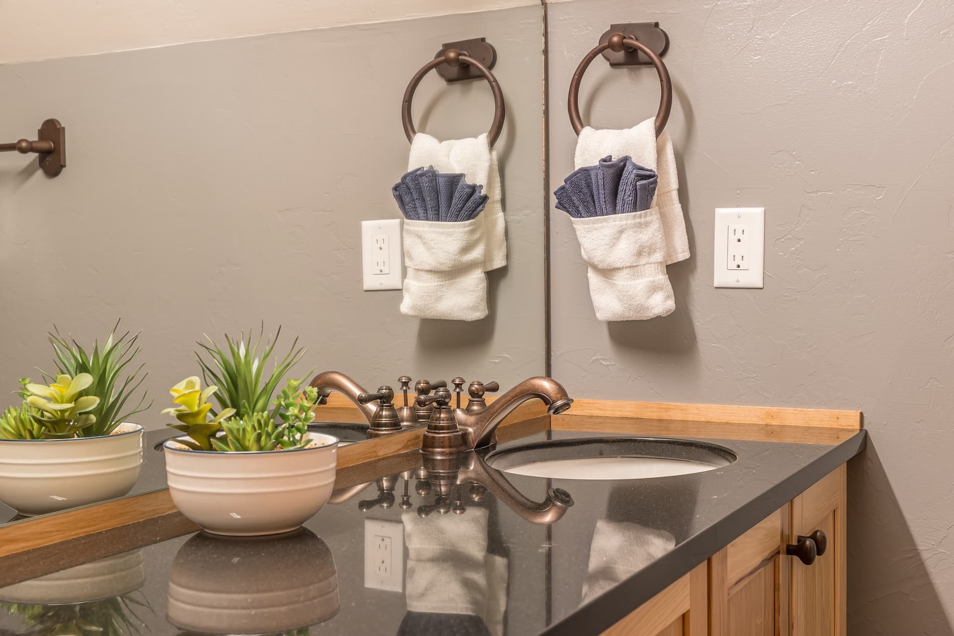 Chief Gull Cabin - Image 34