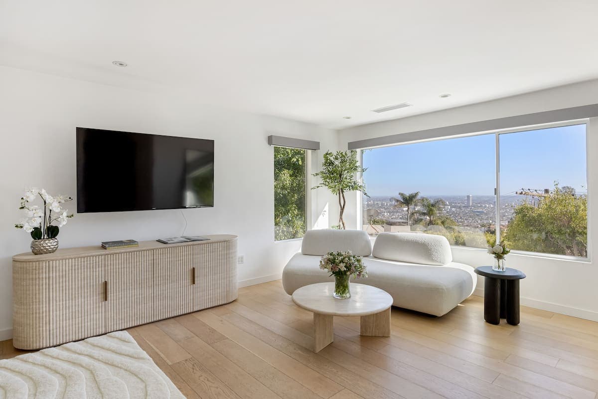 Skyline Chalet - Image 2