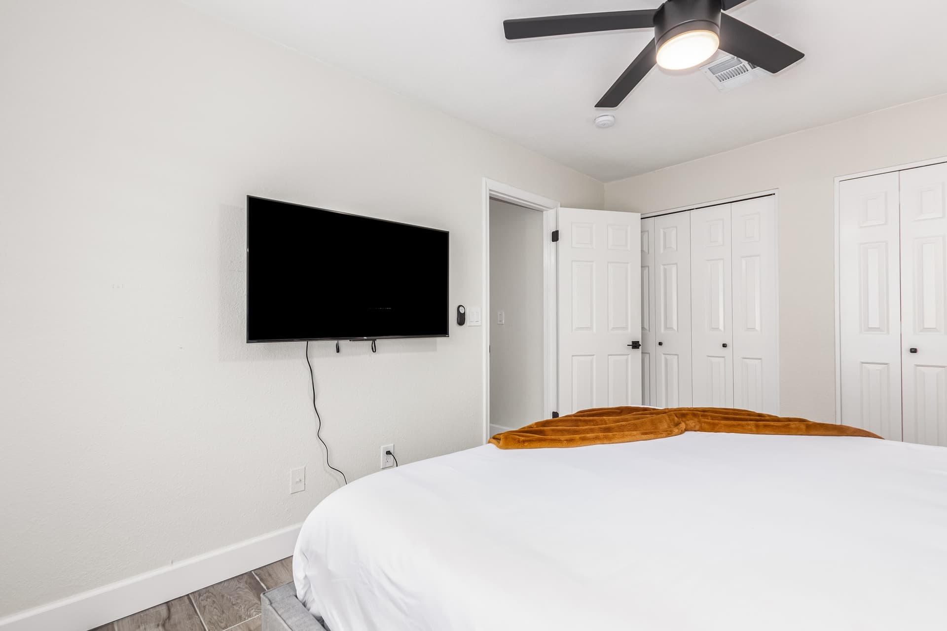 Modern Retreat - Image 23