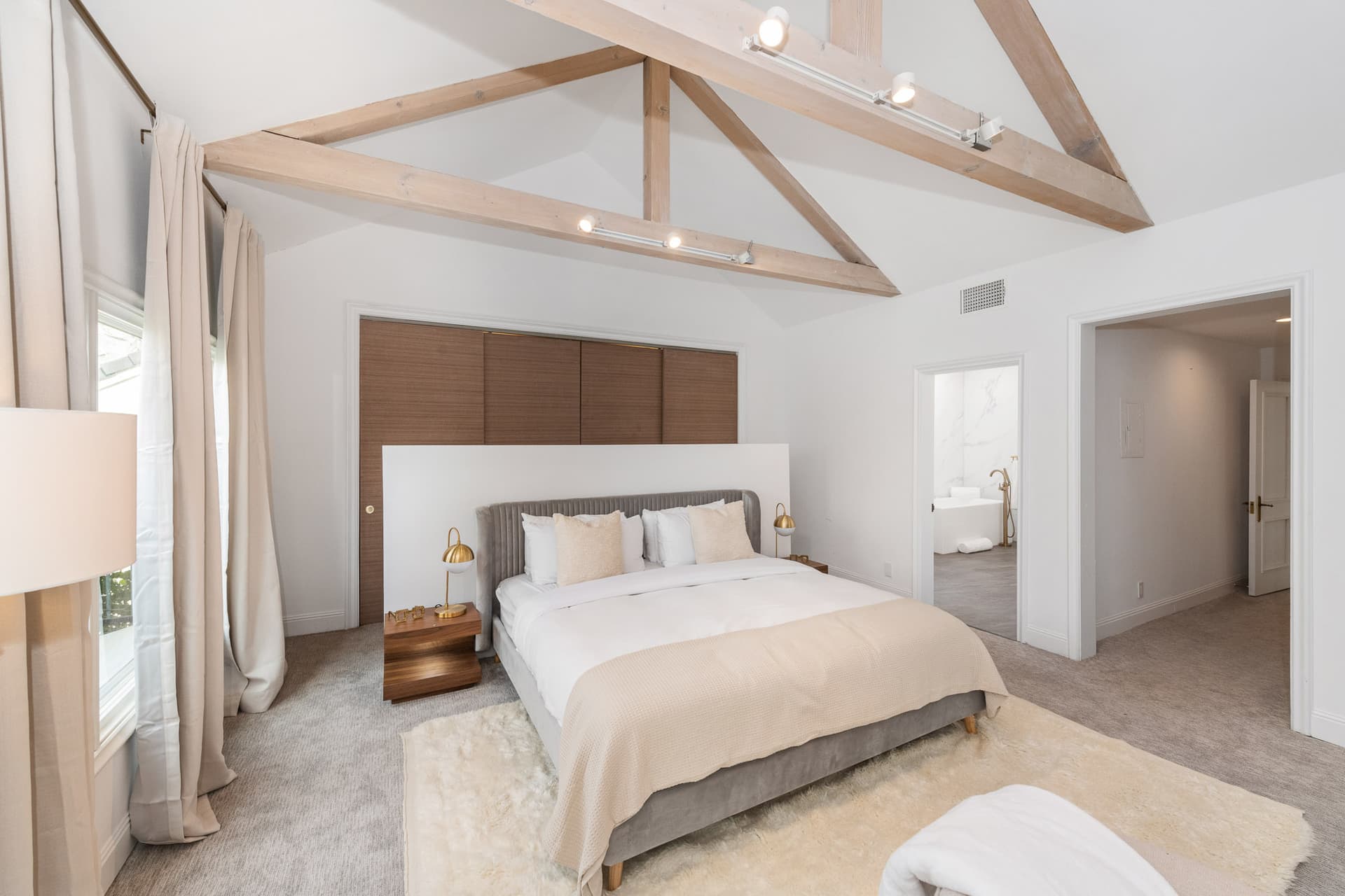 Reef Mall Villa - Image 41