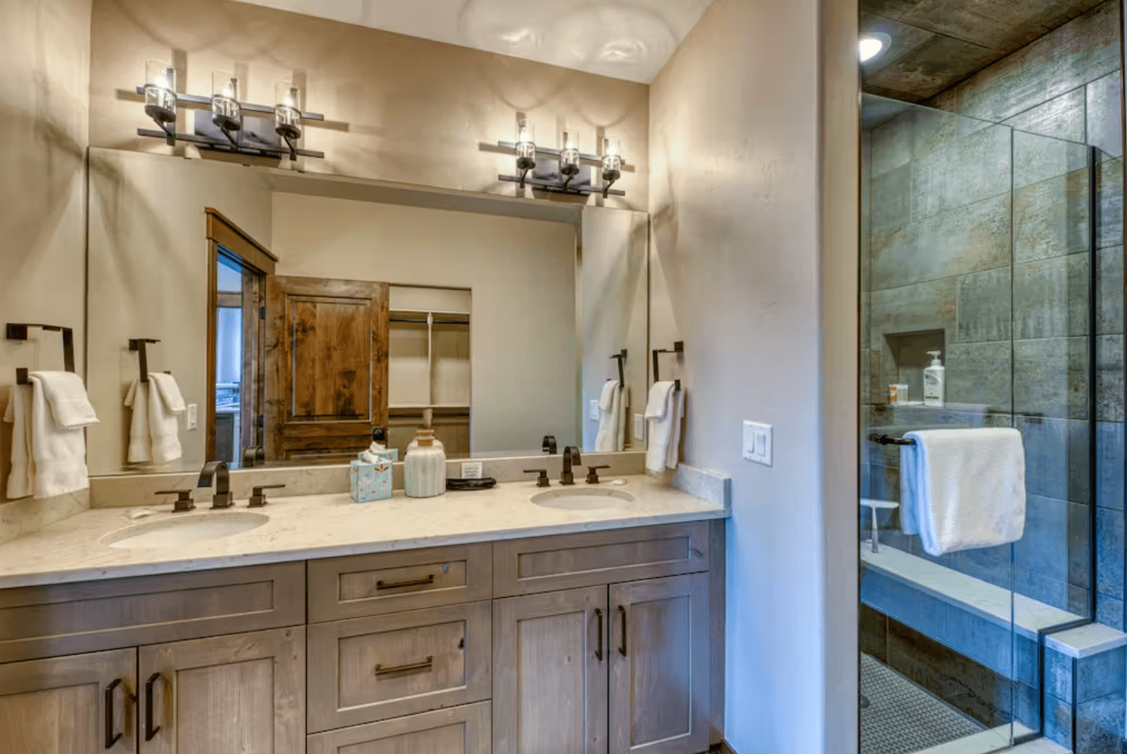 2nd Ave Luxury Condo - Image 13