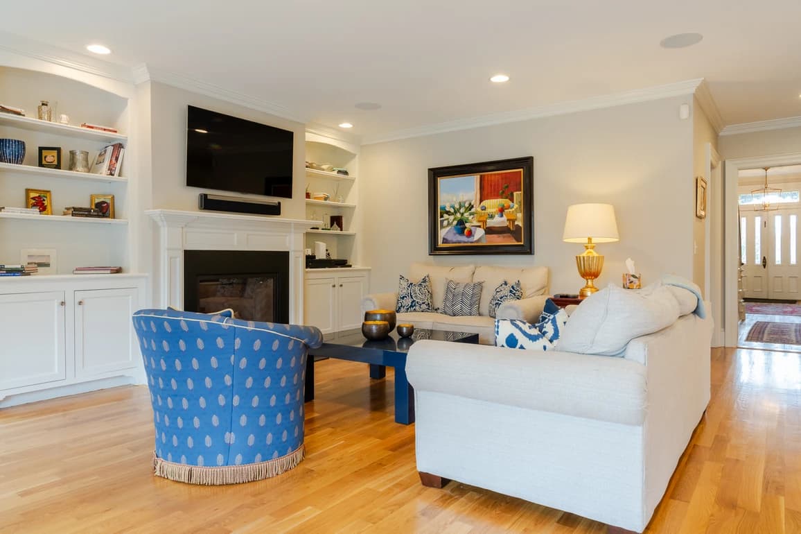 Downtown Victorian - Image 2