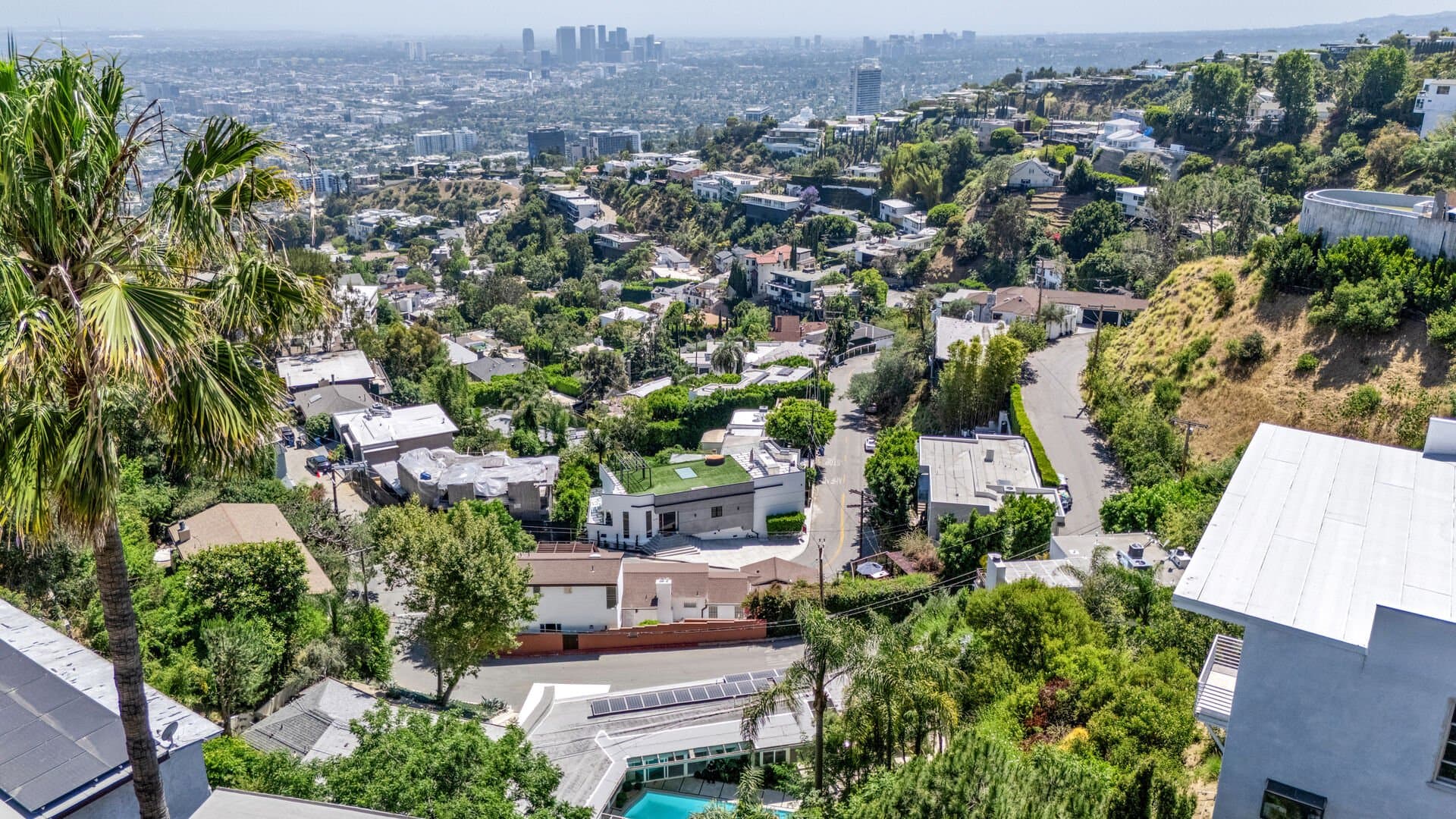 Sunset Plaza View - Image 39