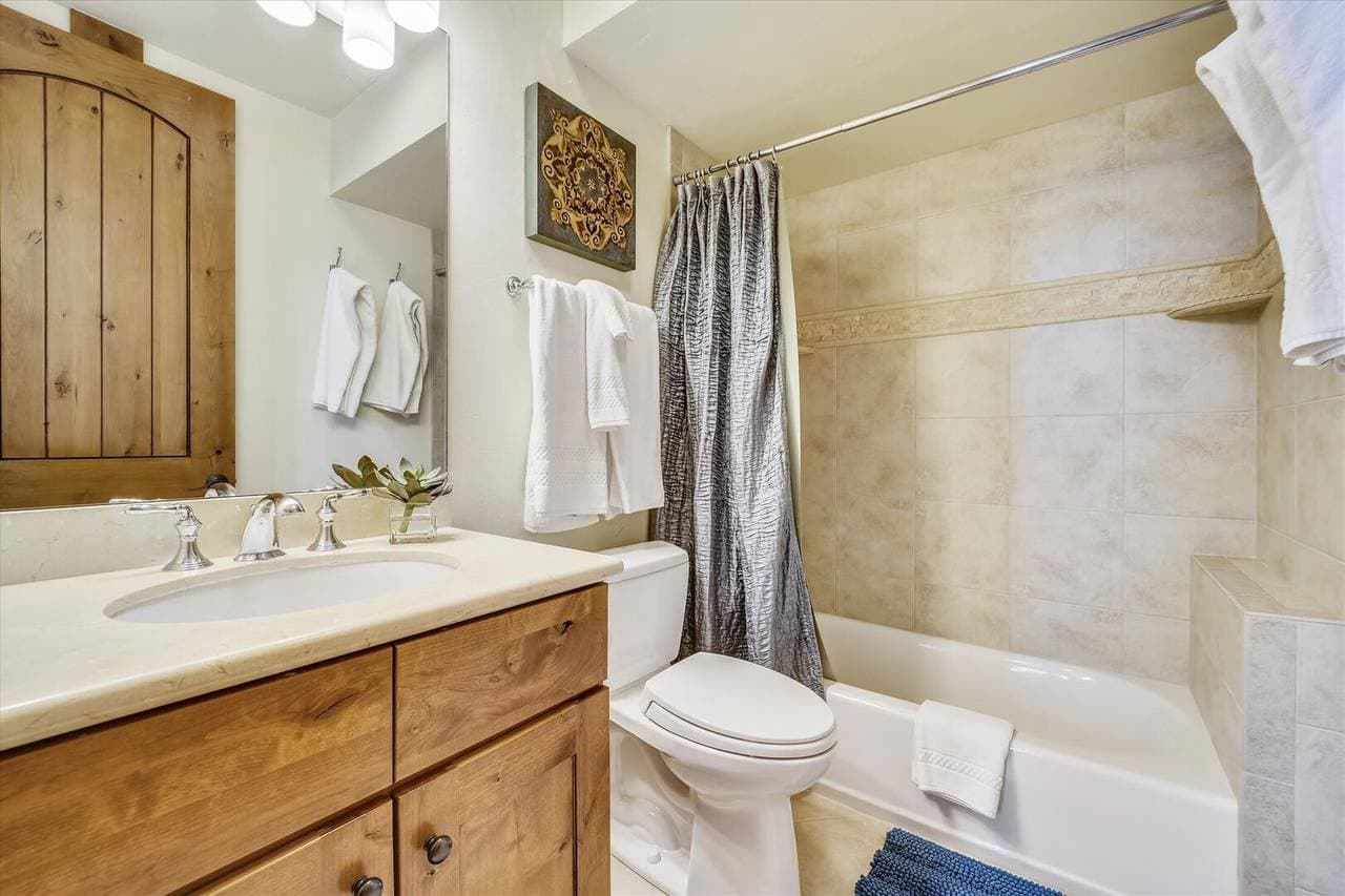 Goldenview Lodge - Image 36