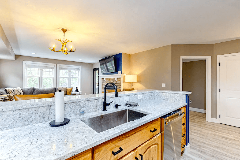 Still Lake Getaway - Image 6