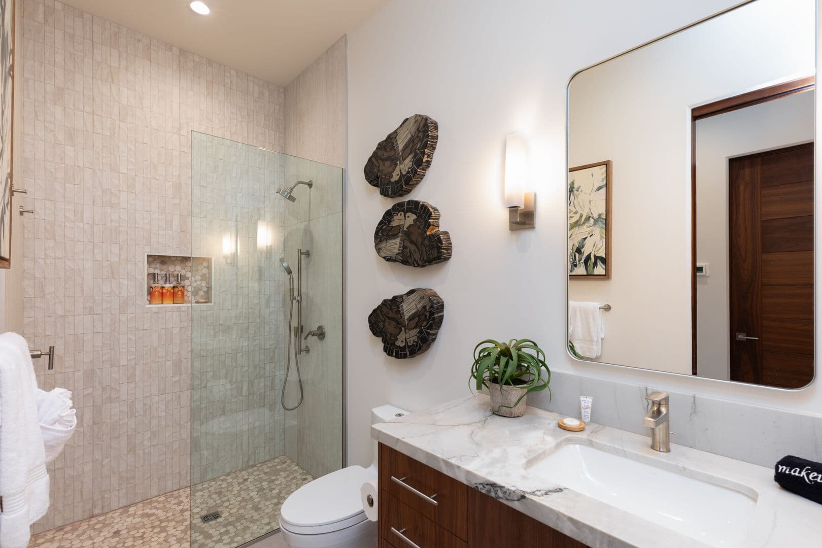 Hawaiian Elegance - Image 28