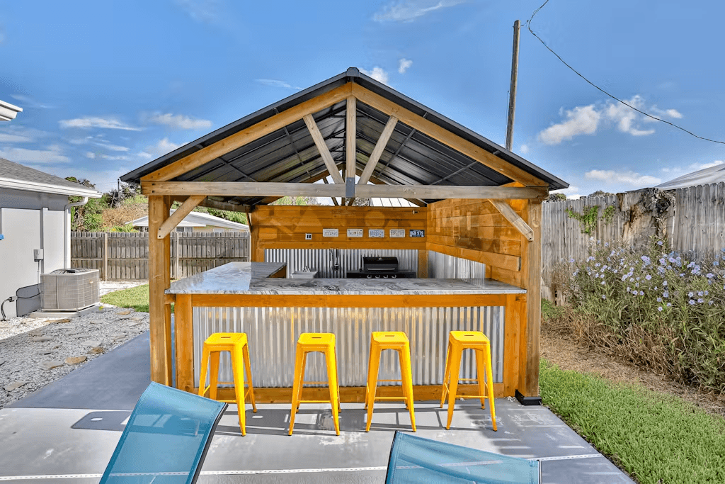 Corner by the Coast - Image 5