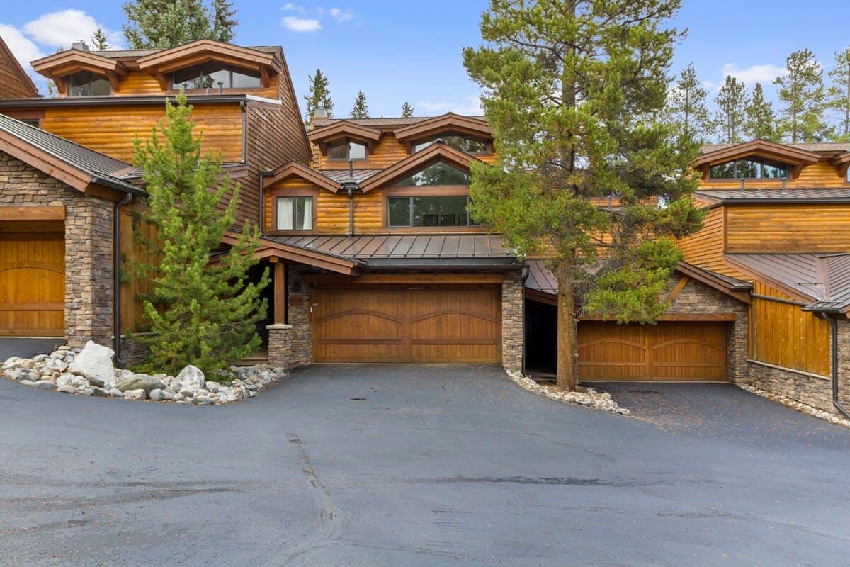 Peak Eight Mountain Escape - Image 39