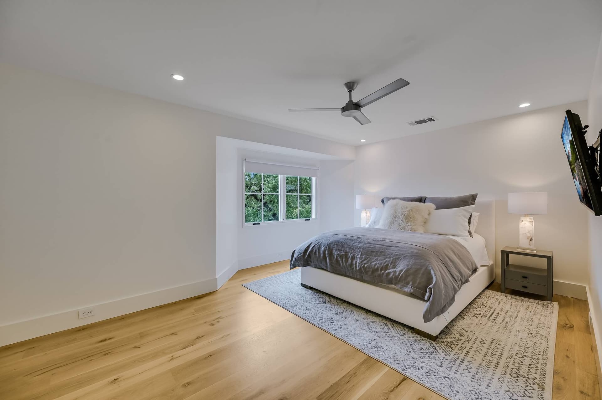 Austin Splendor - Image 35