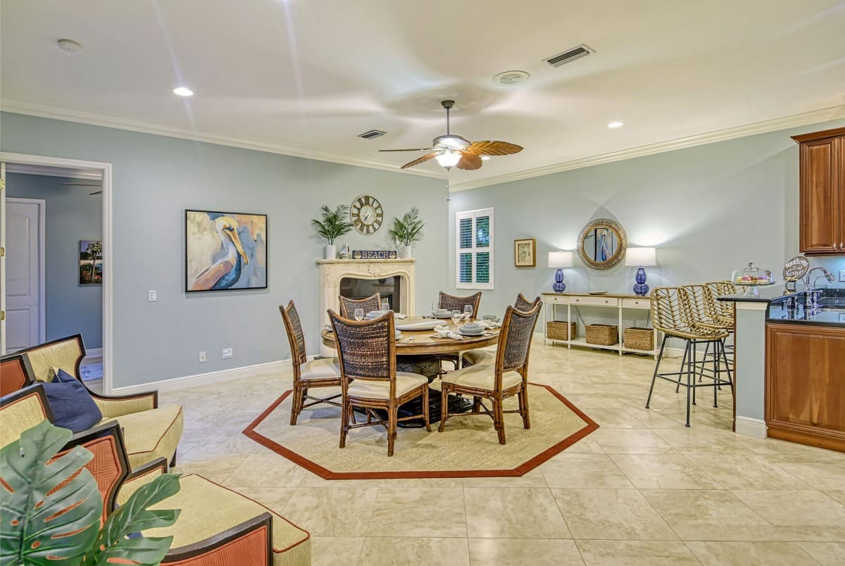 Sunburst Courtyard - Image 12