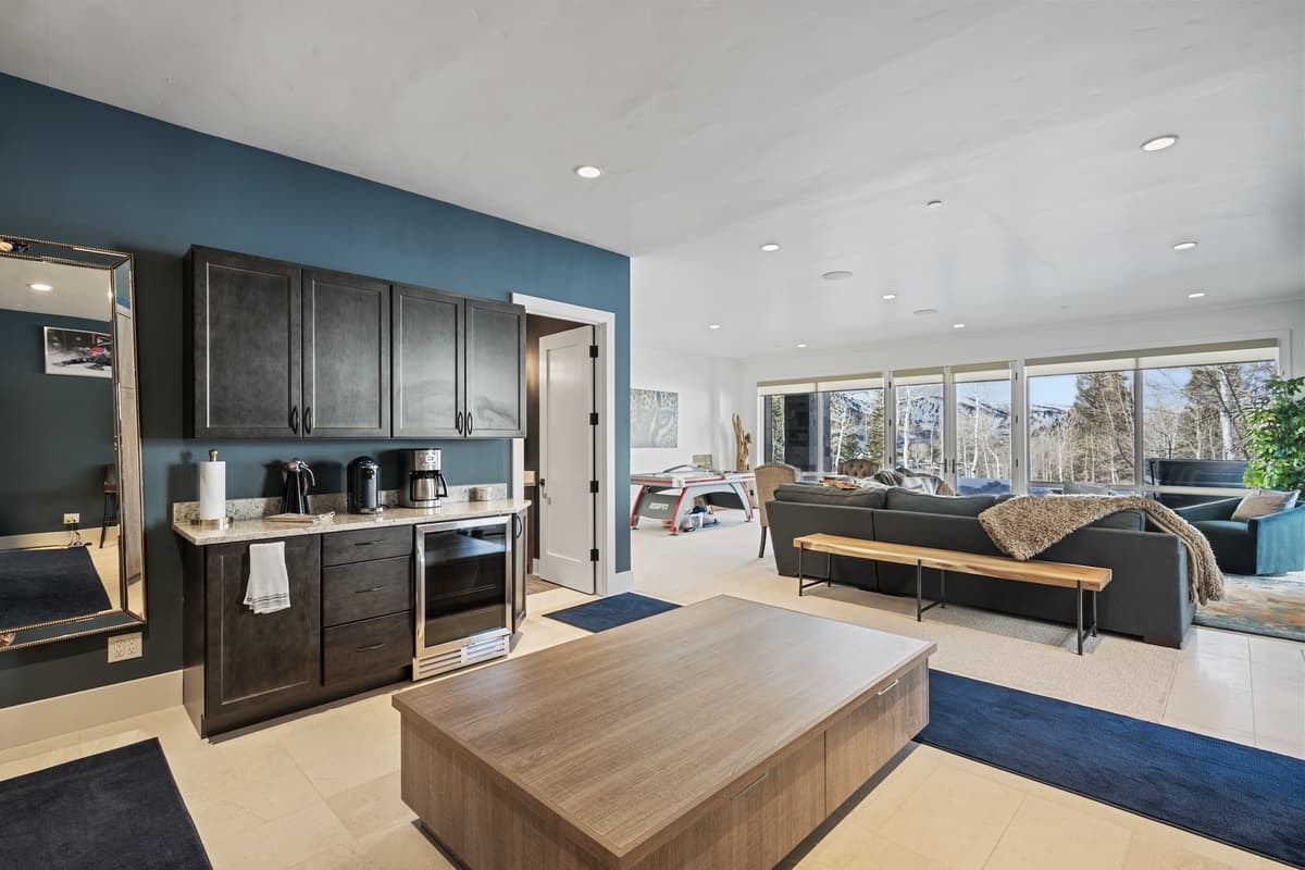 Quicksilver Haus - Image 49