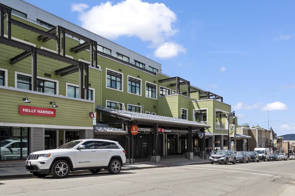 Mountain Luxe Retreat on Main - Image 43