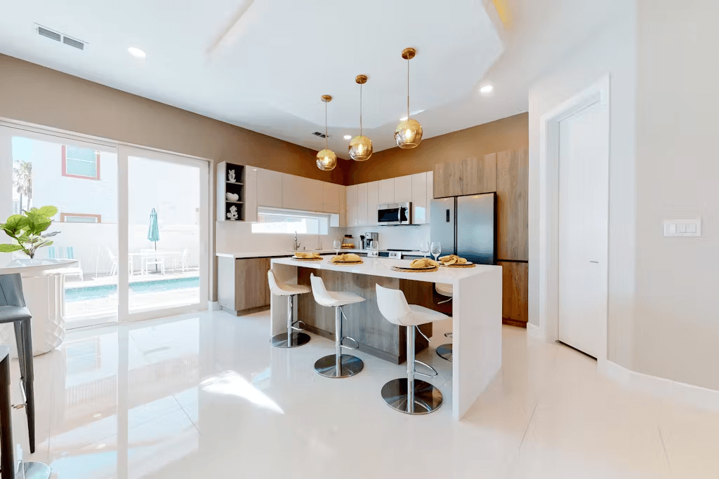 Dolphin Beach House - Image 3