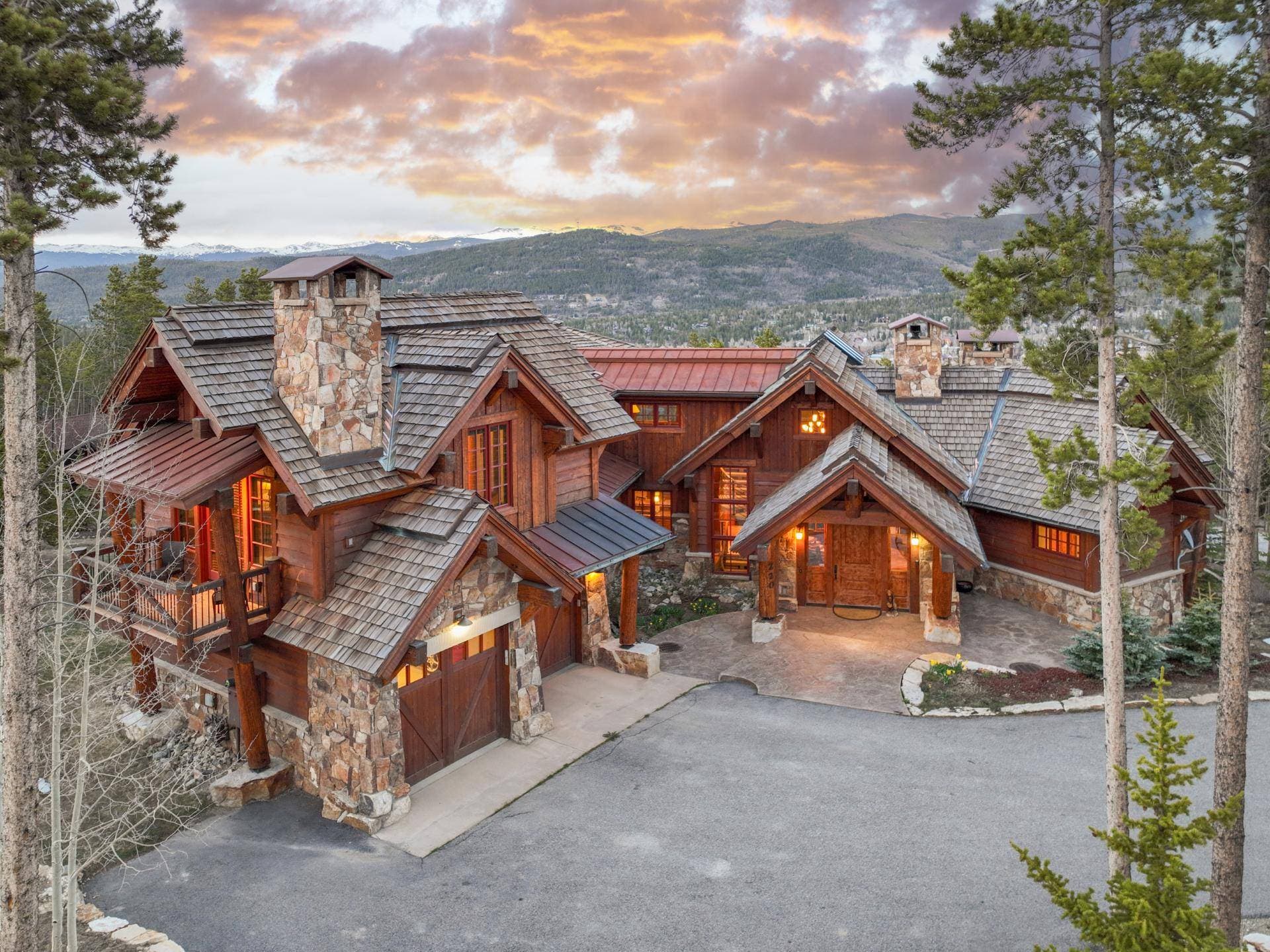 Fox Paw Lodge - Image 28