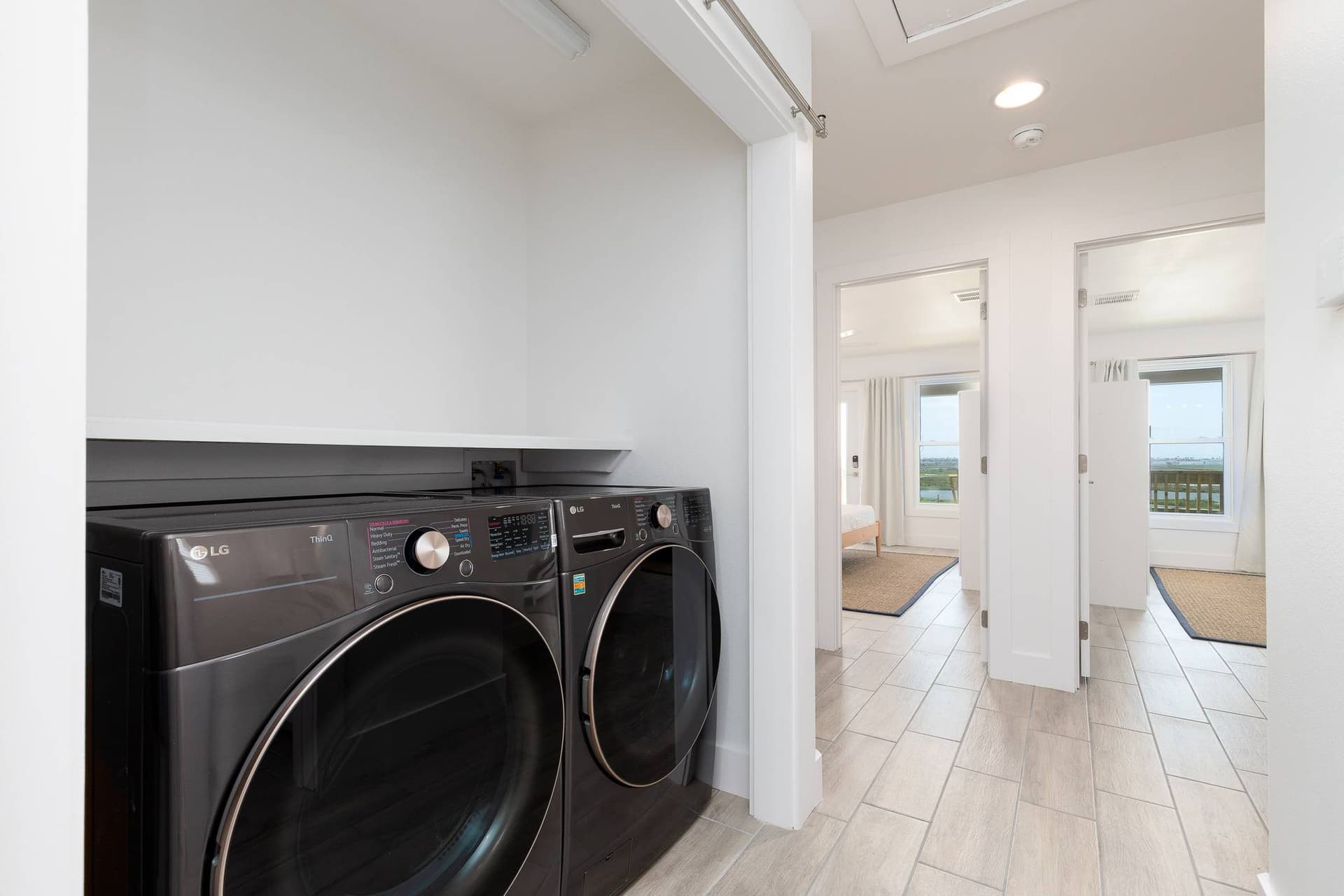 Skiff House - Image 13