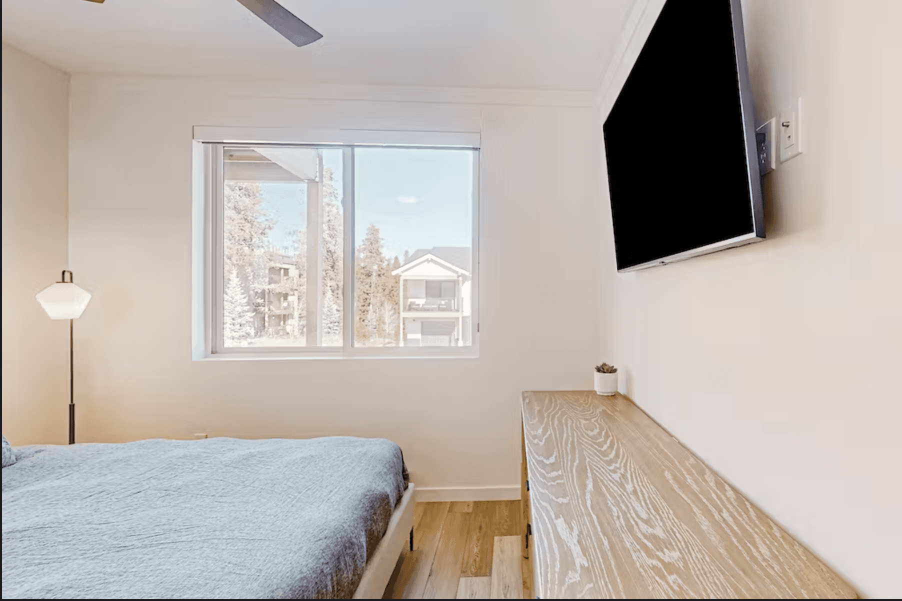 Mellow on Meadow Mile Residence - Image 11