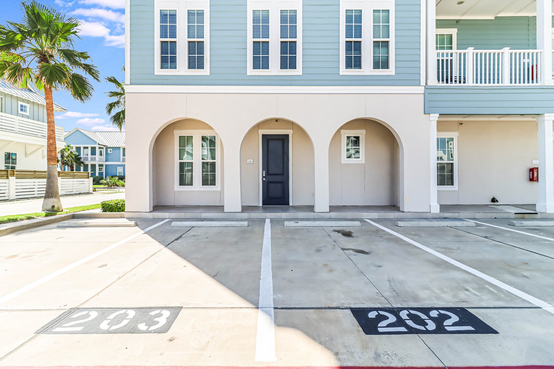 Blue Sea Gate Residence - Image 23