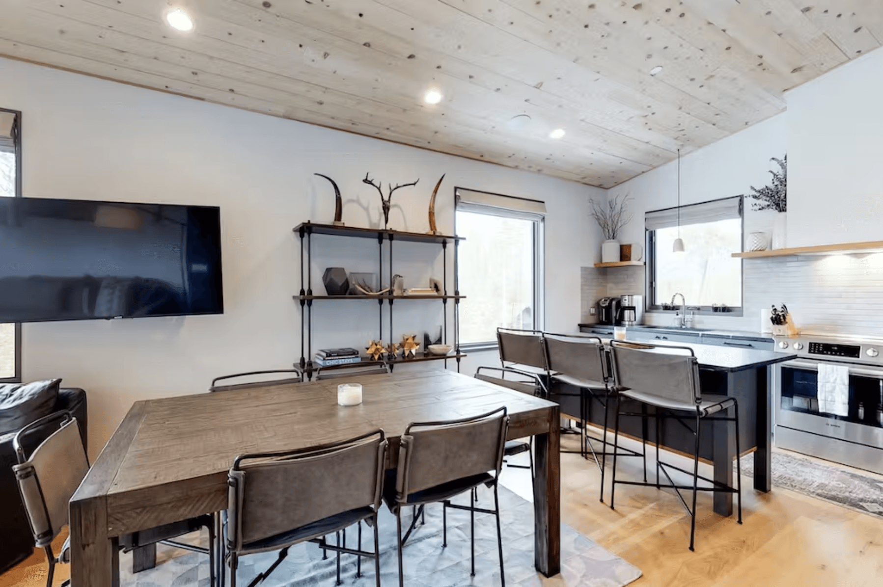 Lake Cabin - Image 4