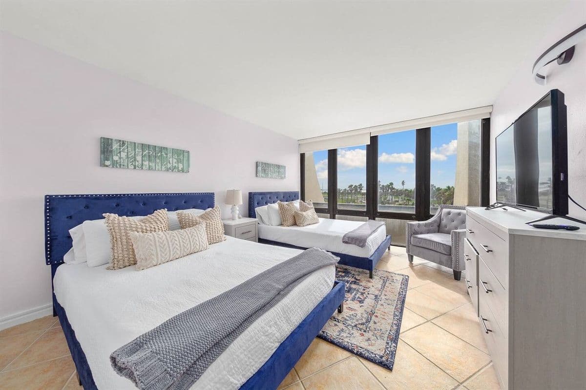 Bridgepoint Residence - Image 30