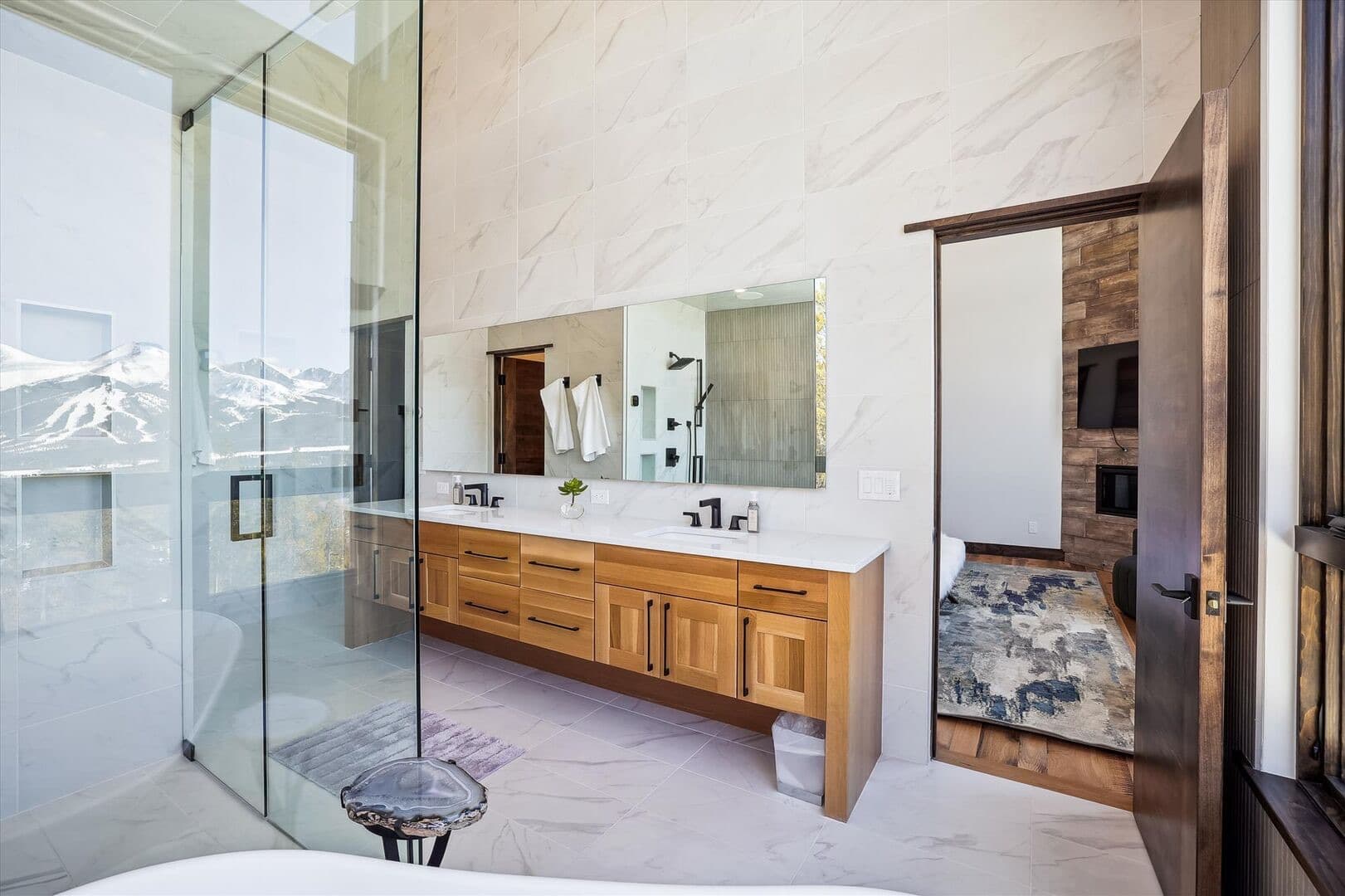 Modern View Manor - Image 19