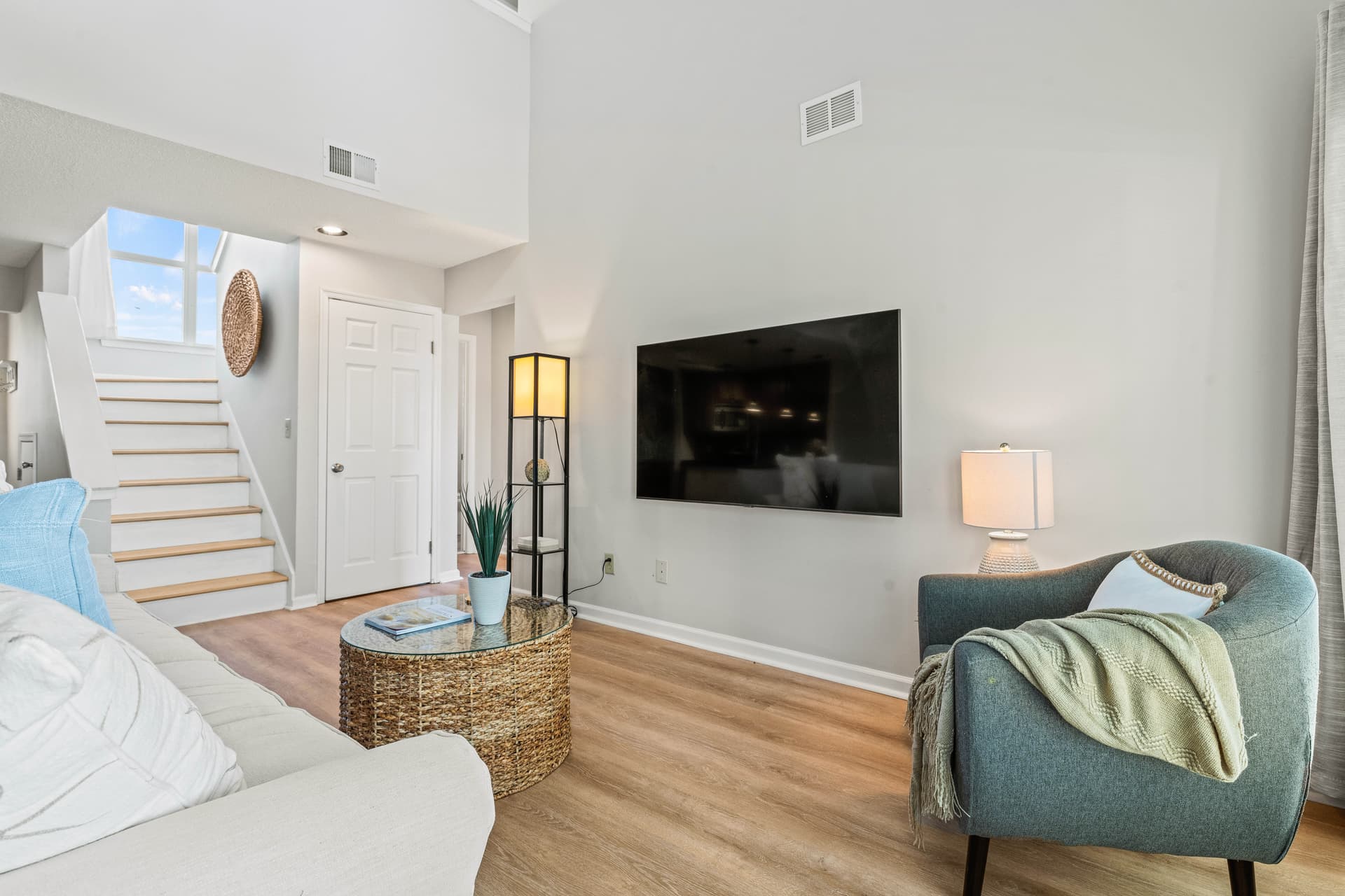 Sun of a Beach Home - Image 4