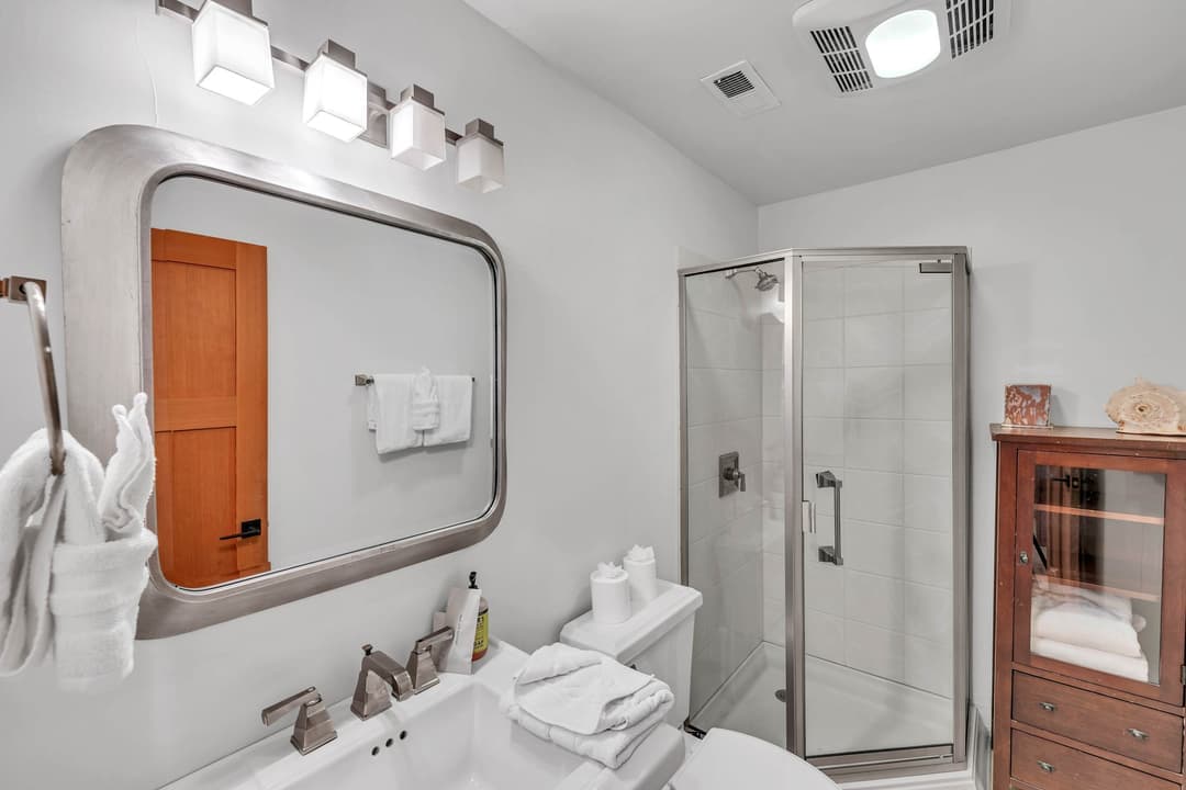 Stunning Mountain Gem - Image 23