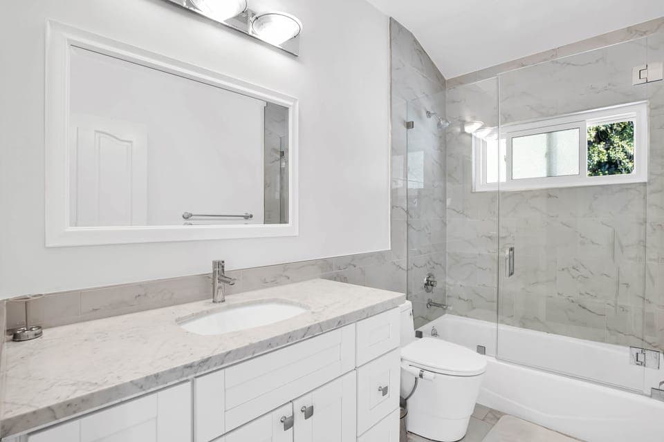 Pacific View Artist's Home - Image 33