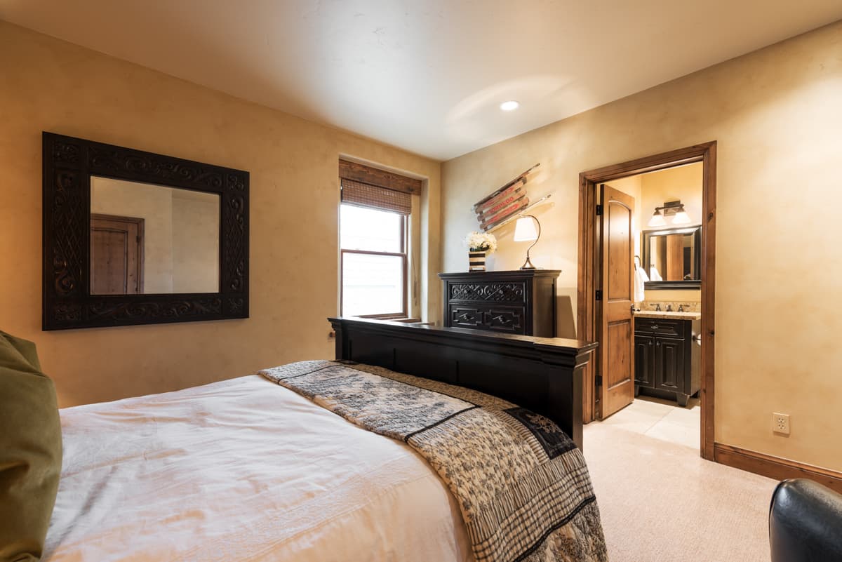 Park Avenue Home - Image 19