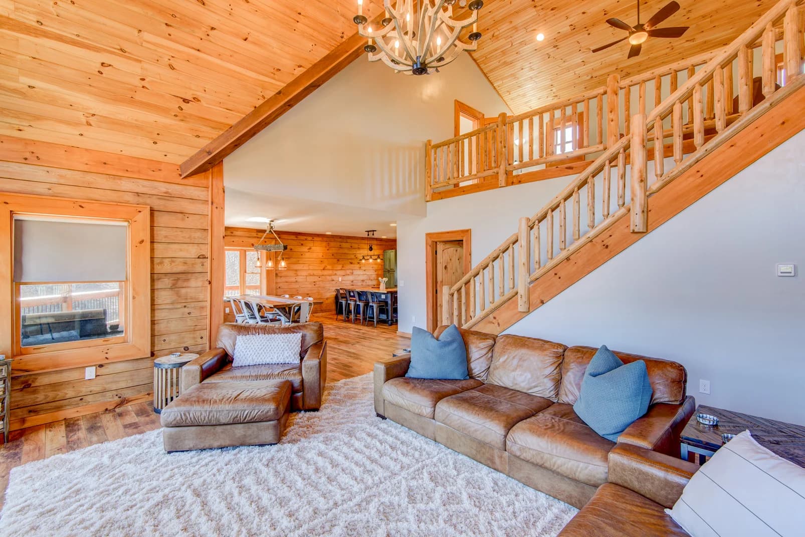 Mountain Range Retreat - Image 5