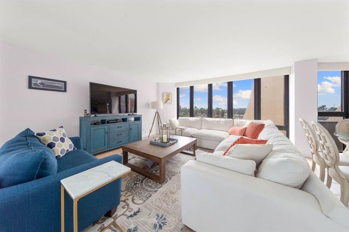 Bridgepoint Residence - Image 5