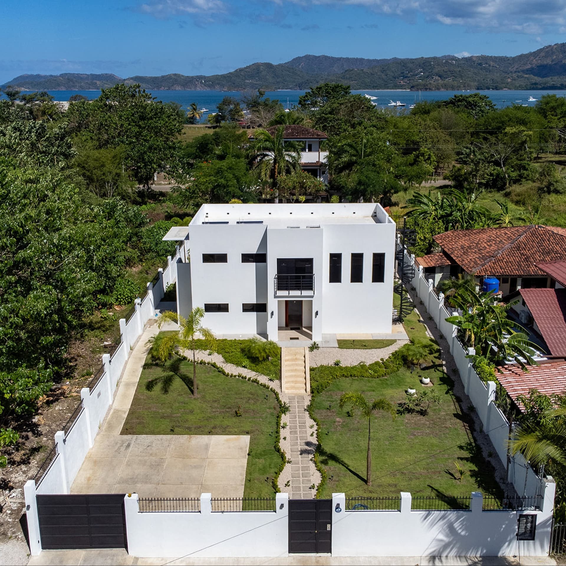 Coral Deluxe - Image 1